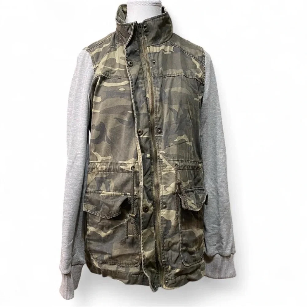 Charlotte Russe Camouflage Utility Jacket with Gray Sleeves - Picture 2 of 7